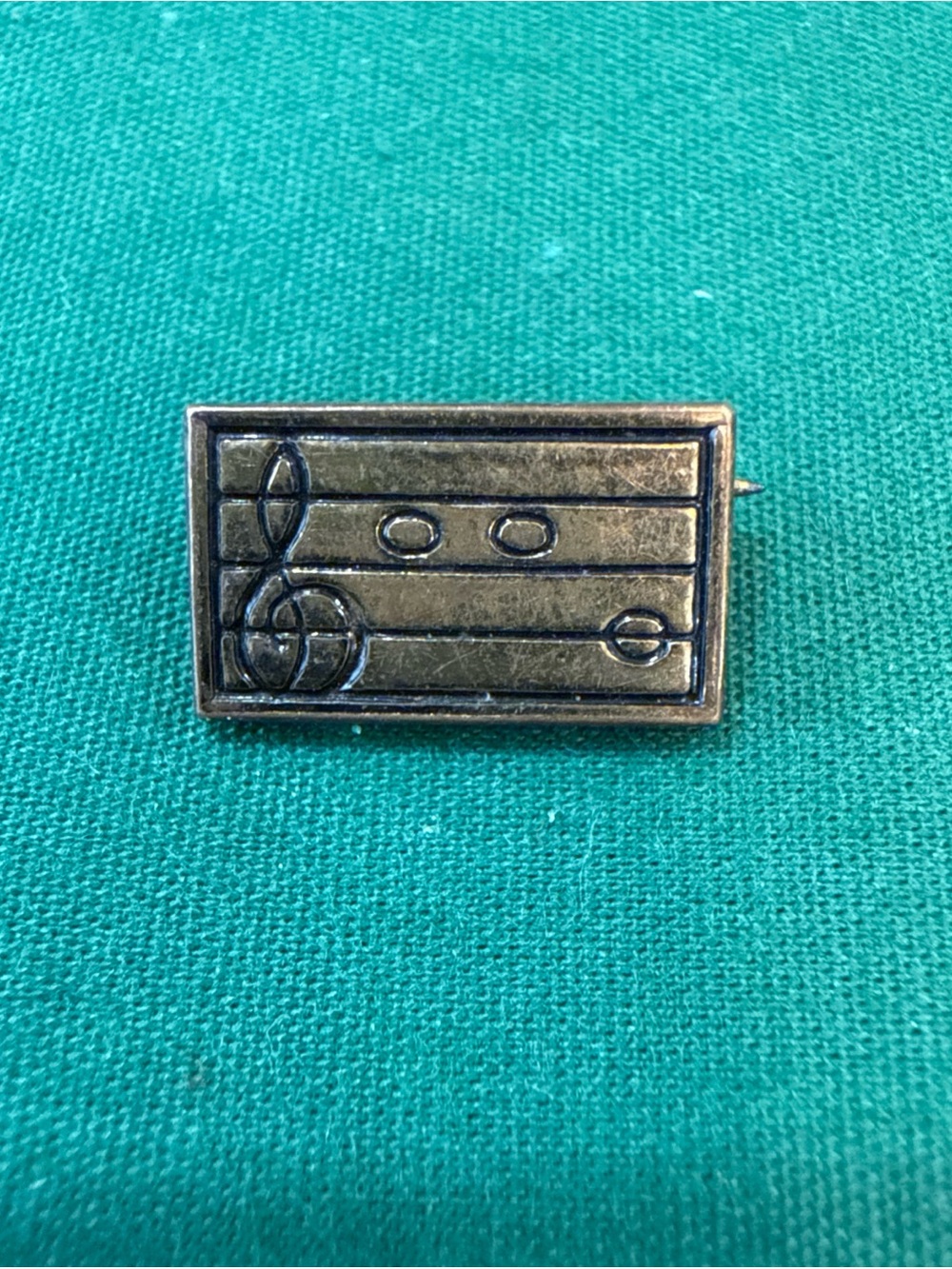 AntiquedGoldtone Metal MusicBarLapel Pin W/ EmbossedTrebleClef &Musical Notes51D